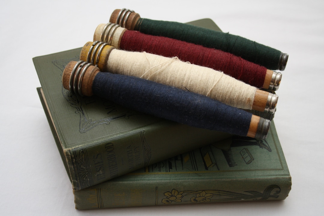Vintage Sewing SPOOLS From Threads Wooden Bobbins /spools With Thread