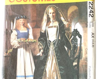 Cartamodelli per costumi rinascimentali da donna, taglie 4, 6 e 8, non tagliati. McCalls 2242: camicetta contadina, sopragonna, sottogonna, copricapo con velo incorporato.