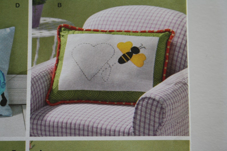 Appliqued Pillow Patterns /Fun pillows with variations UNCUT Simplicity 1929 sewing pattern DECOR pillows image 5