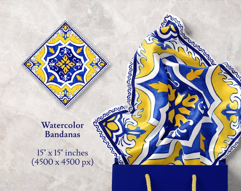 Op de afbeelding: Waterverf bandana met een geometrisch patroon in blauw, geel en wit. De bandana is 15 inch bij 15 inch en wordt gevouwen in een blauwe boodschappentas getoond. "Watercolor Bandanas" en "15" x 15" inch (4500 x 4500 px)" staan in zwarte tekst op een witte achtergrond.