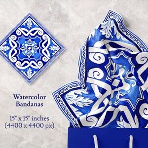 Op de afbeelding: Blauw-witte aquarel bandana met een geometrisch patroon. De bandana is 15 inch bij 15 inch en wordt getoond gevouwen in een cadeauzak.
