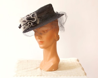 vintage 1940s hat <> 1940s straw hat <> 1940s mesh hat <> 40s black straw and mesh tilt hat