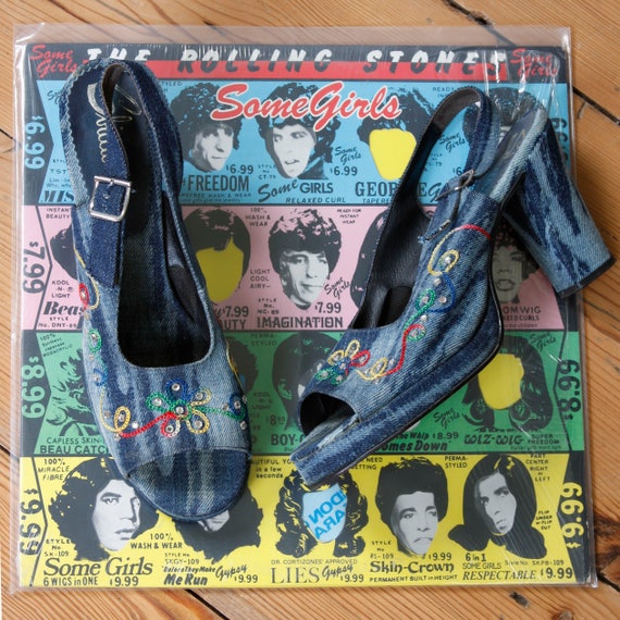 plate-forme d’années 1970 vintage des années 1970 chaussures <> Chaussures <> des années 70 Jean plate-forme avec arc-en-couture et strass | Elaborer
plate-forme d’années 1970 vintage des années 1970 chaussures chaussures chaussures <> Chaussures <> des années 70 Jean plate-forme avec arc-en-couture et strass | Elaborer
5919ff