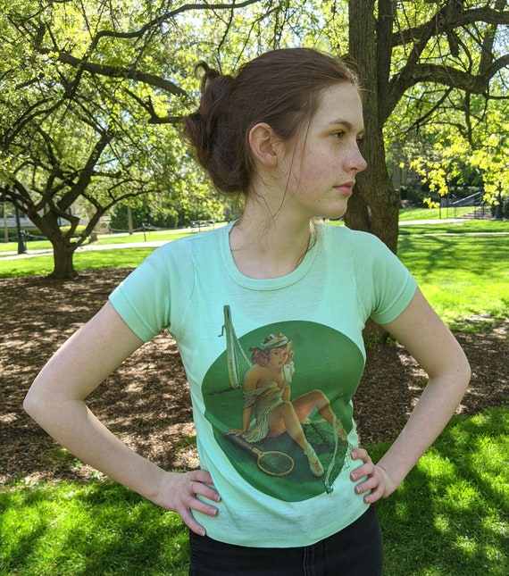 vintage 1970s pin up girl baby tee <> small 70s gr
