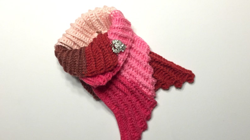 Sweet Heart Mermaid Tail Scarf Pattern. A 2-ways scarf Sweet Heart / Bow Style. Easy, quick tail to attach on any mermaid tail blanket. image 4