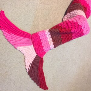 Sweet Heart Mermaid Tail Scarf Pattern. A 2-ways scarf Sweet Heart / Bow Style. Easy, quick tail to attach on any mermaid tail blanket. image 5