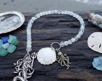 Escalera de cuentas para rituales de altar de la Diosa del Mar con piedras lunares y aguamarina.