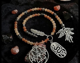 El ritual del altar de Lilith, las cuentas de la escalera, presentan cornalinas, no Eva, el ángel liberado, la concubina bíblica de Lucifer.