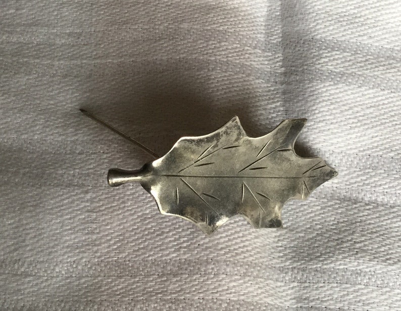 Vintage Stuart Nye 1 34 Oak Leaf Pin