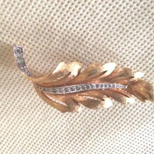 Vintage Foliate Brushed Gold Metal Brooch