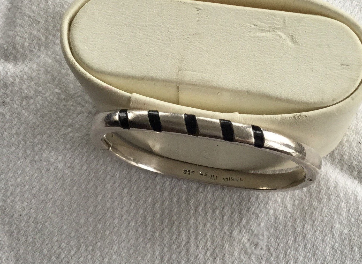 Vintage Marked 915 Sterling Silver Bangle Bracelet Onyx