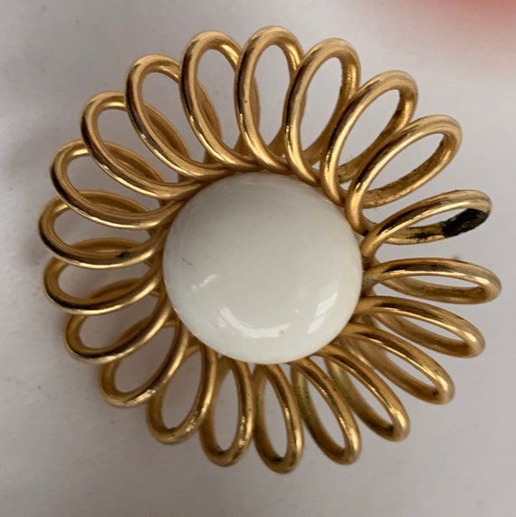 Vintage Emmons Clip Earrings Swirl Gold Tone Whit… - image 4