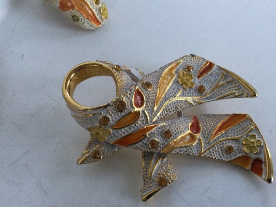 Vintage BSK Gold Tone Enameled Brooch & Clip Earr… - image 8