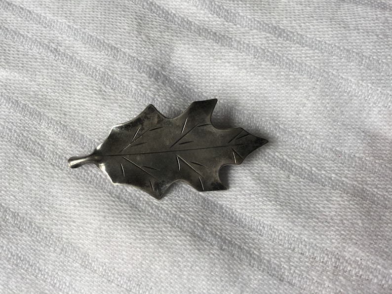 Vintage Stuart Nye 1 34 Oak Leaf Pin
