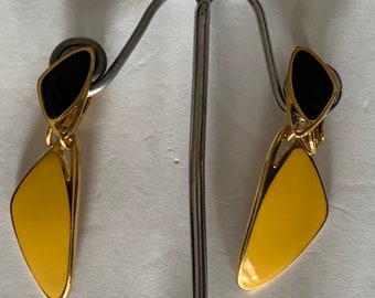 Vintage Mid Century Design Fun Dangle Clip On Earrings Enameled Yellow Black On Gold Tone Base