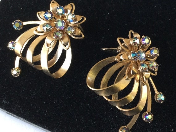 Vintage Gold Tone & Rhinestone Clip On Earrings S… - image 1