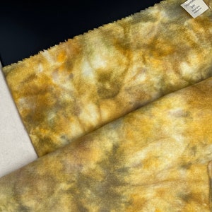 Chrysanthemum Spot, Rug Hooking Wool, Fat Quarter