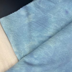 Azure Blue V1 Quarter Value, Rug Hooking Wool, Fat Quarter
