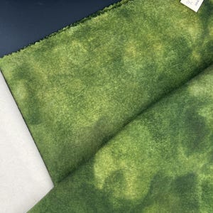 Rhododendron 1/2 Value, Rug Hooking Wool, Fat Quarter