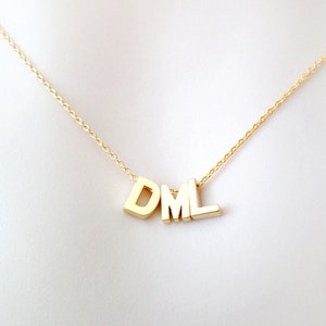 Collar personalizado, collar de 3 iniciales, collar de tres letras mayúsculas, collar de tres letras de oro, plata y oro rosa, regalo para ella