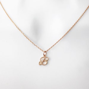 NOVITÀ Collana con iniziale personalizzata Collana con iniziale corsivo Collana con lettera maiuscola Collana in oro rosa Regalo personalizzato