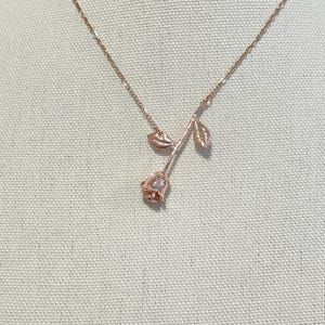 Sideway Rose Flower Necklace, Small Rose Garden Necklace, Rose Flower Jewelry for Women, Gold Rose Flower Charm Necklace