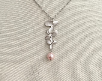 Bellissima collana con triplo fiore di orchidea e perla rosa rosa - Elegante ciondolo floreale per damigelle d'onore, regalo di nozze.