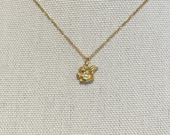 Eekhoorn die een eikelketting eet, schattige gouden eekhoornketting voor vrouwen, cadeau eekhoornsieraden voor haar, eekhoorn dierenhanger ketting