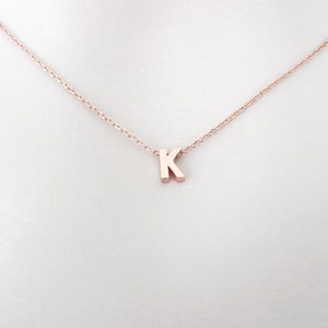 Collar personalizado Collar de color oro rosa Collar de letras mayúsculas Collar de mayúsculas Collar de alfabeto Collar de letras Regalo de amistad