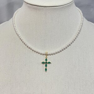 Simple Elegant 4mm Swarovski Emerald Cross Pearl Strand Necklace for women, Classic and Modern, Versatile White Pearl Necklace, Small Pearl