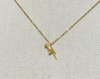 Nette und reizende Papageien-Vogel-Halskette auf schöner schimmernder Kette, Goldpapageienhalskette für Frauen, Papageien-Tierliebhaber-Halskette
