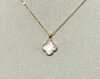 Mother of Shell Gold Clover Necklace, Elegant Shell Necklace for Women, Gift Clover Pendant Necklace, Lucky Jewelry for Her