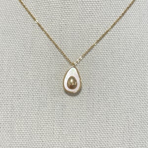 Perlmutt Avocado-Halskette, Avocado-Anhänger-Halskette für Fruchtliebhaber, Avocado-Geschenkschmuck für Frauen und Mädchen, Avocado-Geschenk