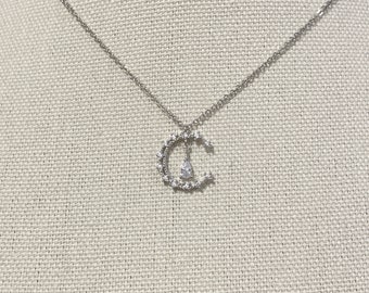 Colar com Pingente de Lua Crescente de Cristal, Colar com Berloque Celestial de Lua Crescente de Cristal, Colar Lunar ao Luar, Joia Lunar com Cristal Cúbico
