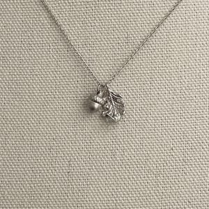Silver Oak Leaf and Acorn Charm Necklace – Nature-Inspired Jewelry – Gold or Silver Plated Woodland Pendant – Fall Forest Jewelry Gift