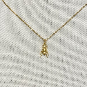 Collar de hormiga diminuta, colgante de hormiga pequeña en cadena de oro, collar para amantes de los insectos, collar para trabajadores diligentes, collar con colgante pequeño para mujer