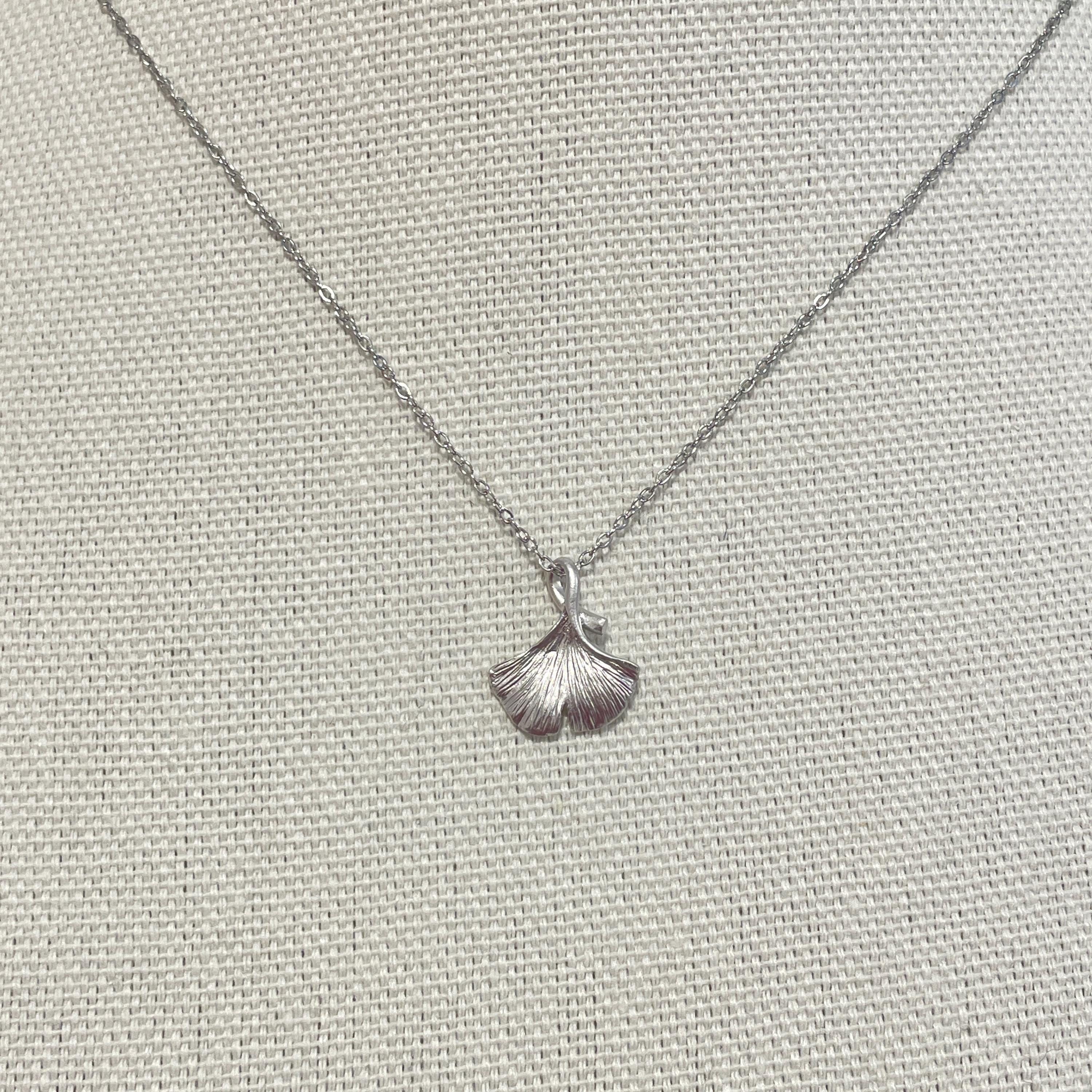 Small Ginko Leaf Necklace, Autumn Ginko Necklace, Ginkgo Necklace, Ginko Tree Leaf Necklace, Ginko Pendant Necklace for Women