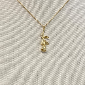 Beautiful Rose Flower Necklace, Small Rose Garden Necklace, Rose Flower Jewelry for Women, Gold Rose Flower Charm Necklace