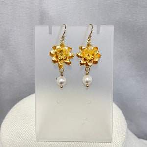 Lotus Flower and Pearl Earrings, Flower Earrings, Floral Pendant Jewelry, Lotus Pendant Earrings for Women, Gift for Her