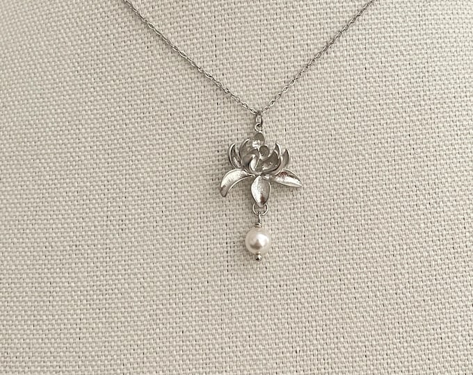 Lotus Flower Necklace, Gold and Silver Lotus Charm Necklace Jewelry for Women, Cute Floral Necklace Gift