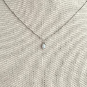 Collar con colgante de ópalo para mujer, delicado collar de ópalo dorado o plateado, minimalista, regalo sencillo para el día a día.