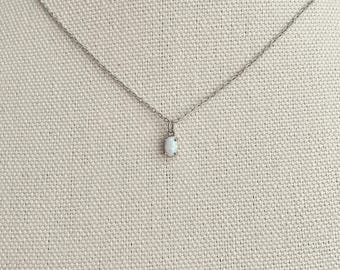 Opal Anhänger Halskette für Frauen, Gold oder Silber Zierlicher Opal Schmuck, Minimalistische kleine Opal Halskette, einfaches Alltagsgeschenk für Mädchen und Frauen