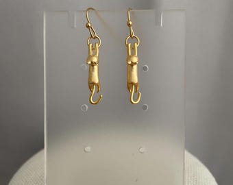 14K vergulde kattenoorbellen - hangende kat hangoorbellen - Cute Kitty drop oorbellen - minimalistische dierensieraden - cadeau voor kattenliefhebbers