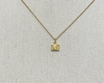 Tiny Camera Charm Necklace for Women, Traveler Minimalist Necklace, Camera, Photography Jewelry Gift for Girls