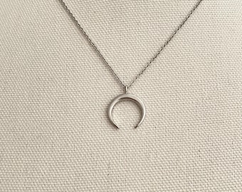 Silver/Gold Crescent Moon Necklace - Minimalist Lunar Pendant Necklace for Women - Dainty Celestial Jewelry Gift - Boho Moon Charm Necklace