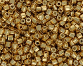 10 g de perles hexagonales Toho 11/0 galvanisées Starlight gold TH-11-557 2 rocailles coupées taille 11 rocailles japonaises or