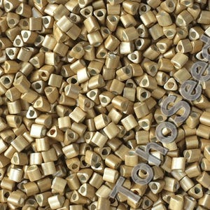 10g Triangle Toho Seed Beads size 11/0 Matte Metallic Gold Frosted TG-11-557F Rocailles size 11/0 Metallic Matte Starlight