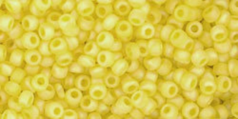 10g Toho Beads 11/0 Rainbow Matte Lemon Yellow seed bead TR-11-175F rocaille size 11 Japan rocailles 2mm image 2