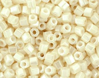 10g Toho Beads Hexagon 11/0 Opaque Lustered Light Beige TH-11-123L 2 cut Rocailles size 11 Japanese Seed Beads beige cream