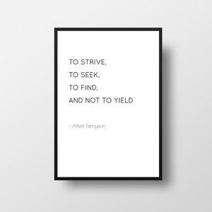 Puede incluir: Impresión tipográfica en blanco y negro con una cita de Alfred Tennyson: "Esforzarse, buscar, encontrar y no ceder."